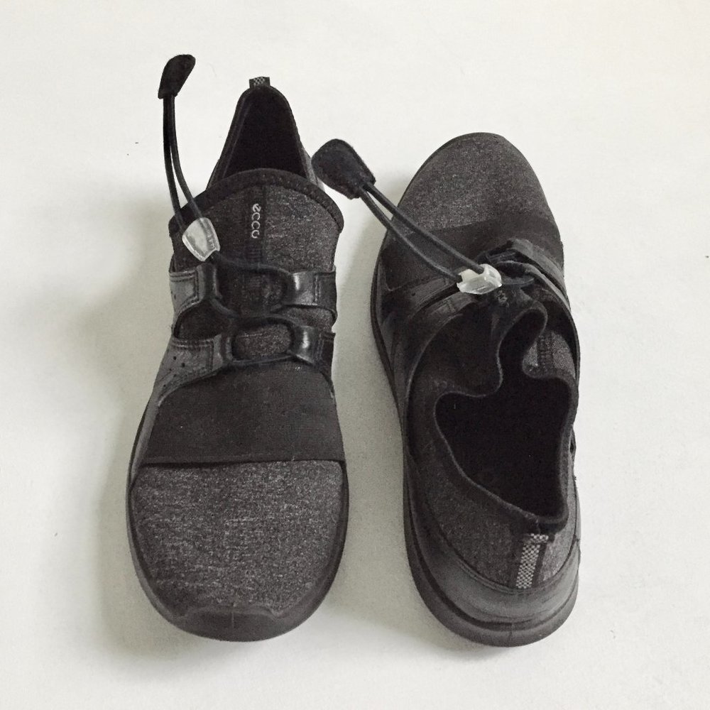 ECCO Slip On Sneakers Women's SIZE 9